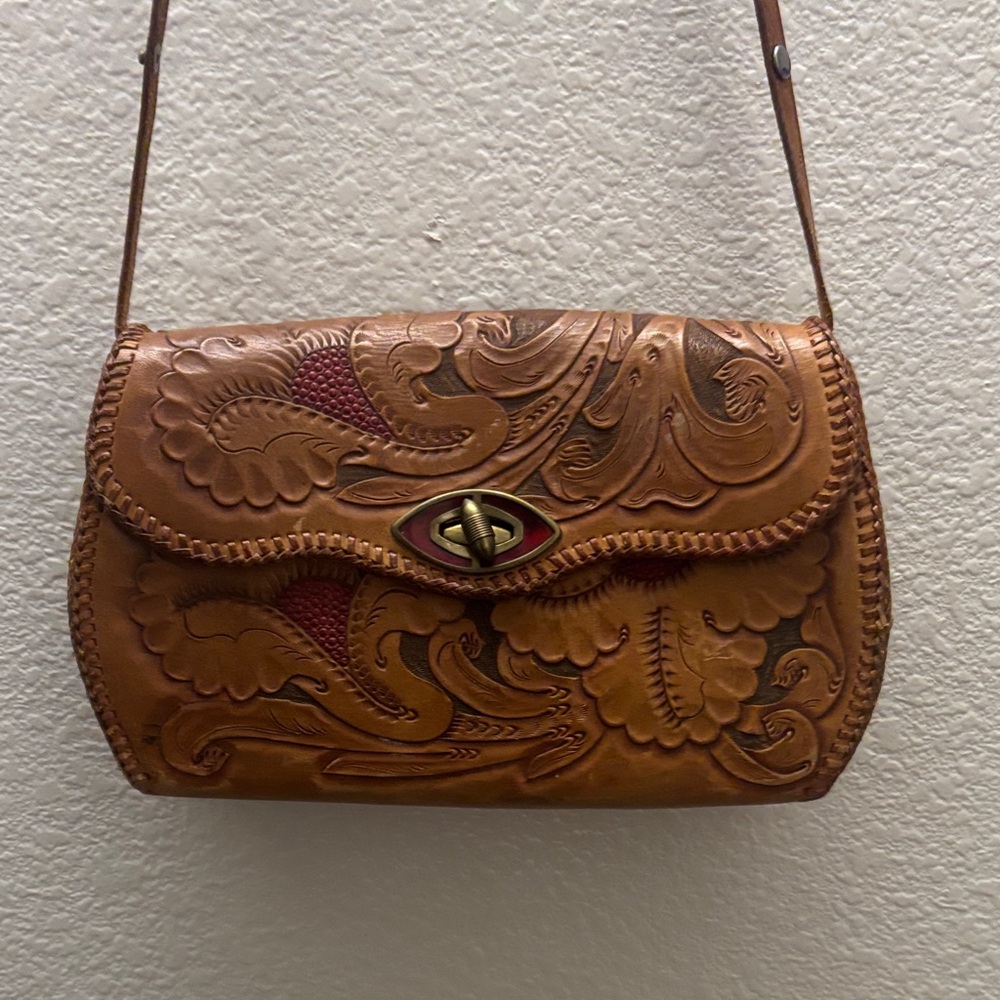 Artisan Tan Leather Shoulder Bag - Picture 2 of 3
